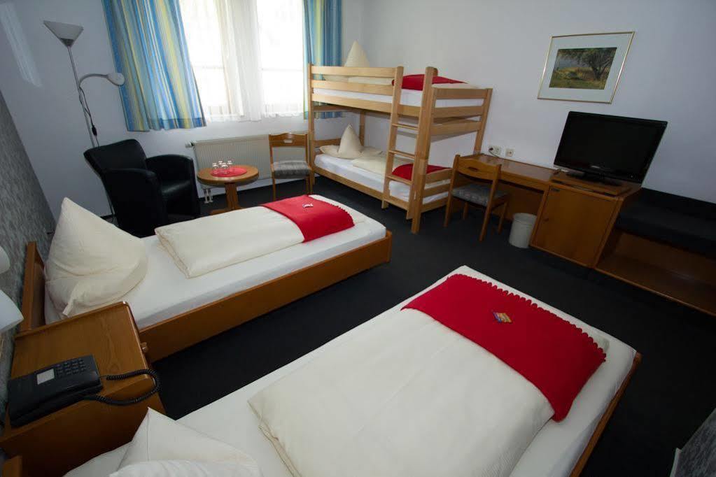 Hotel Sonnenkeller Neu-Ulm Eksteriør billede